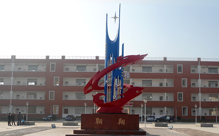 不銹鋼雕塑制作完成之后,需要對表面進(jìn)行打磨噴漆,這樣才可以獲得想要的表面效果,不銹鋼雕塑打磨噴漆有一些注意事項(xiàng),下面給大家介紹一下。